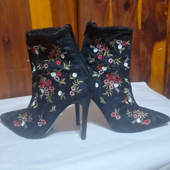 Besty Johnson Ankle Boots - Picture 8 of 15
